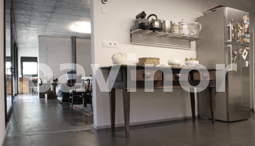 Cocina con suelo de pavinox