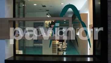 Suelo de Microcemento azul en clínica estética de Ourense