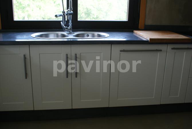 Fregadero inox sobre encimera de revestil aluminio