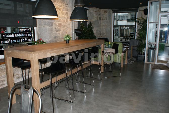 la industrial, cafeteria en Santiago de Compostela con pavimento de microcemento