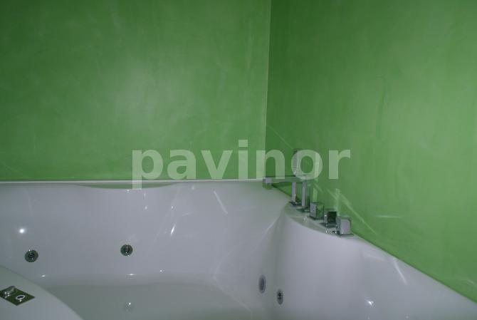 Baño en microcemento color verde