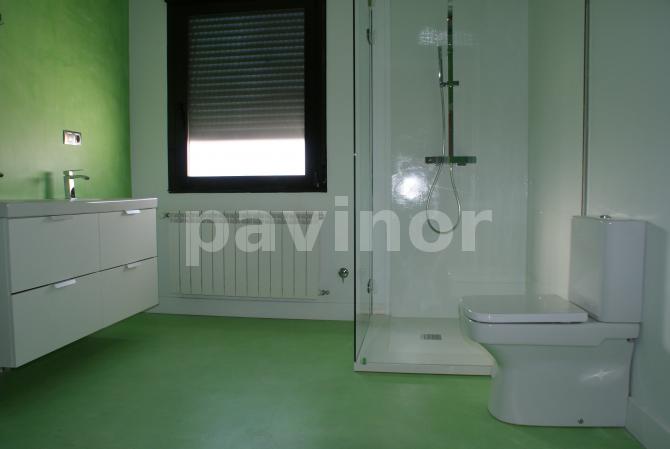 Baño en microcemento color verde