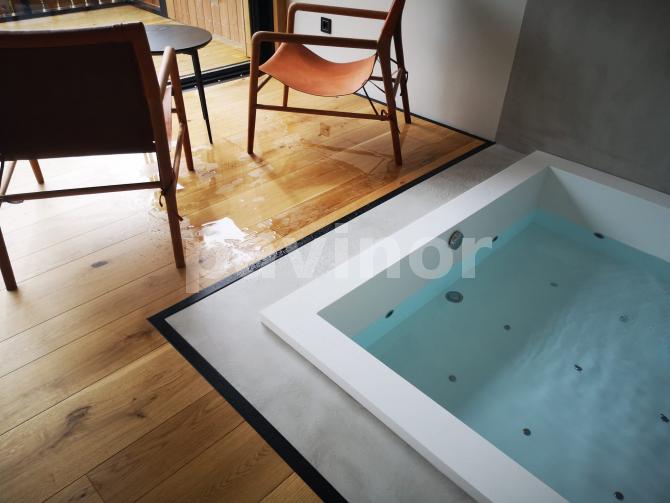 Microcemento para en baño y jacuzzi para el Hotel Serra de Outes