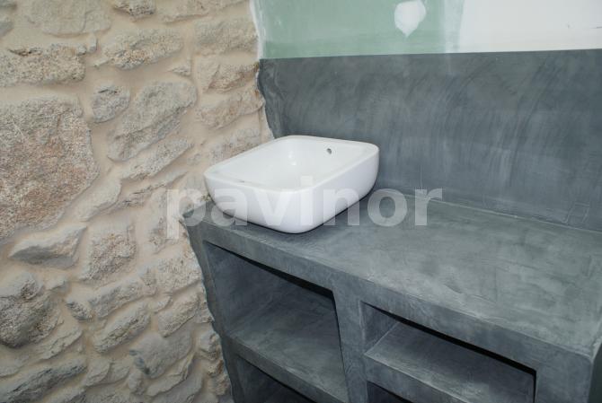 Mueble de baño recubierto de microcemento